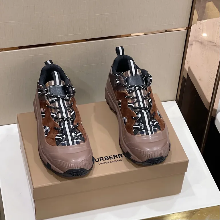 Burberry Shoe 